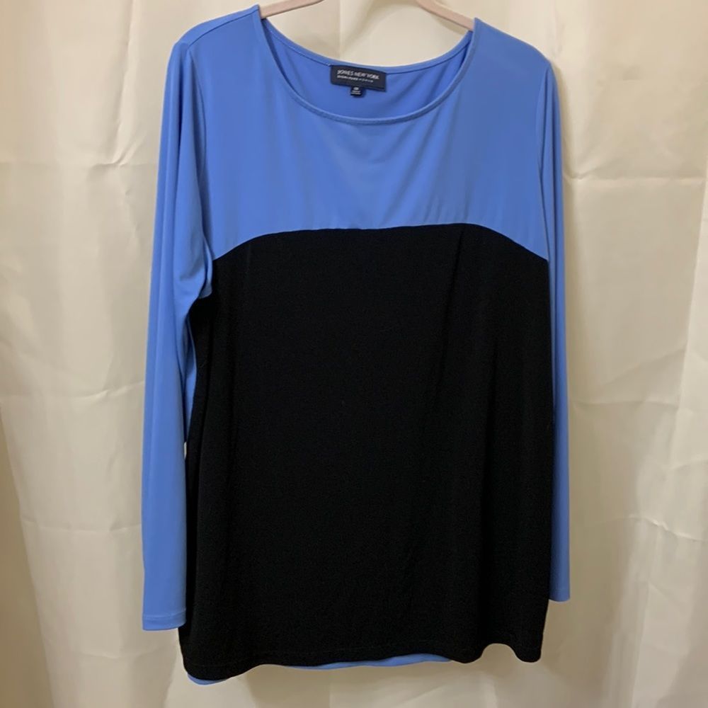 Long sleeve top blue with black panel on front Jones of New York size OX